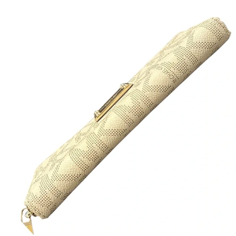 Michael Kors Jet Set Item Vanilla Zip Around Continental Wallet Vanilla